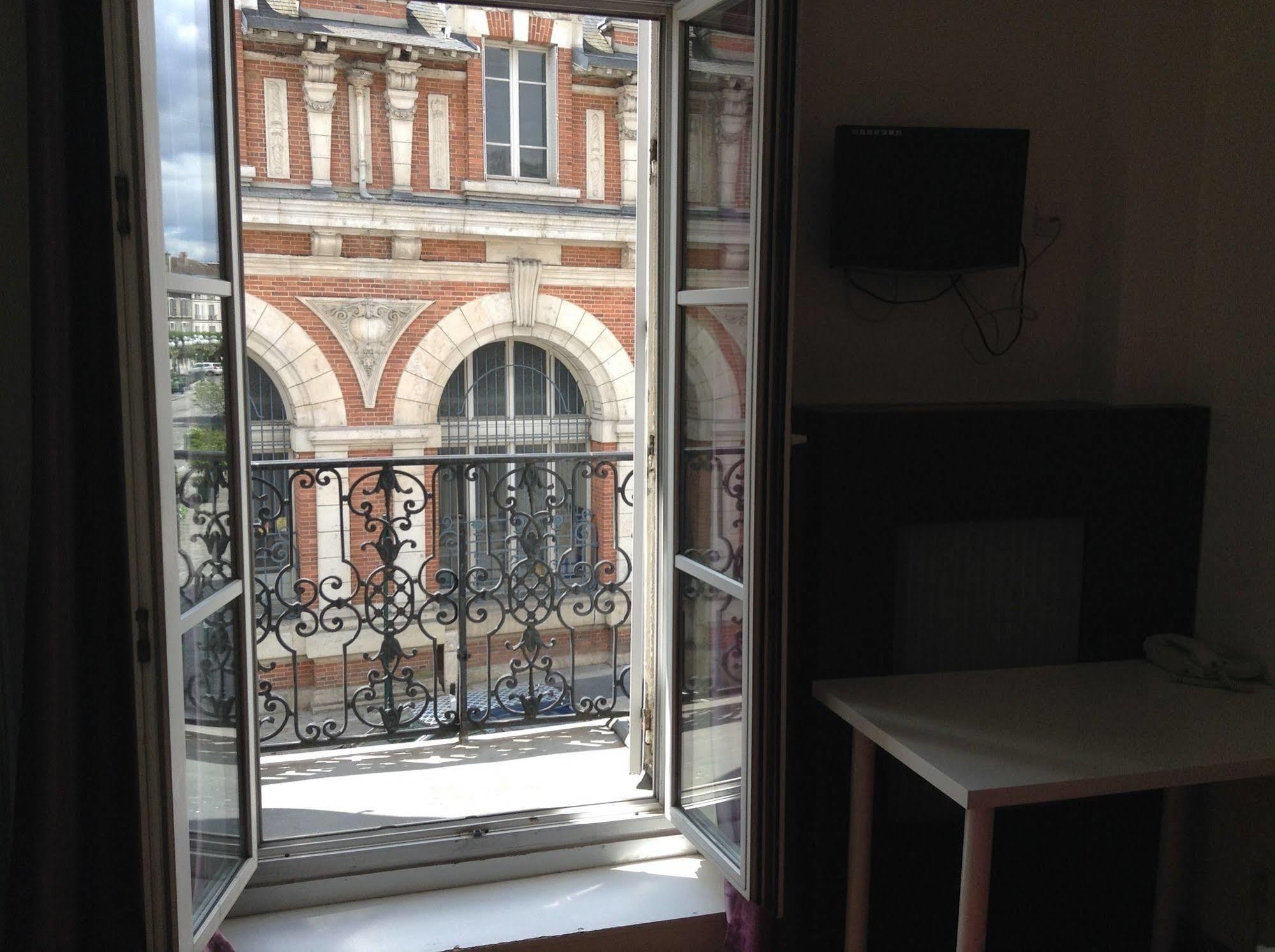 Hotel Belle ฟงแตนโบล ภายนอก รูปภาพ